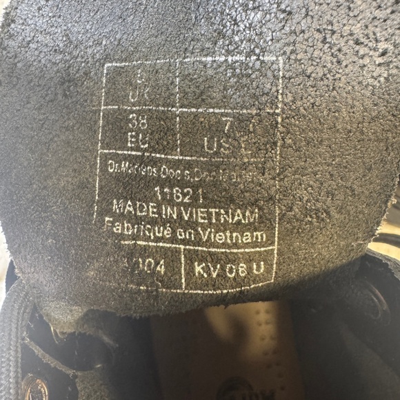 Dr. Martens 1460 Black Leather Combat Boots Women’s 7/EU 38  Classic 8-Eye Style - Picture 13 of 15